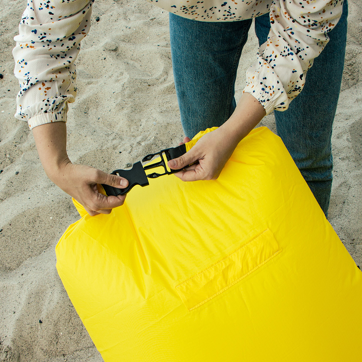 airtight sealing of the inflatable beach chair WIND SAC